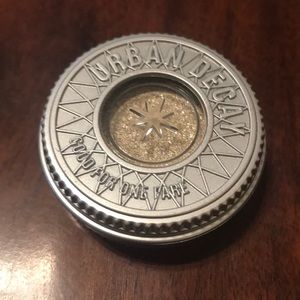 URBAN DECAY Maui Wowie eye shadow